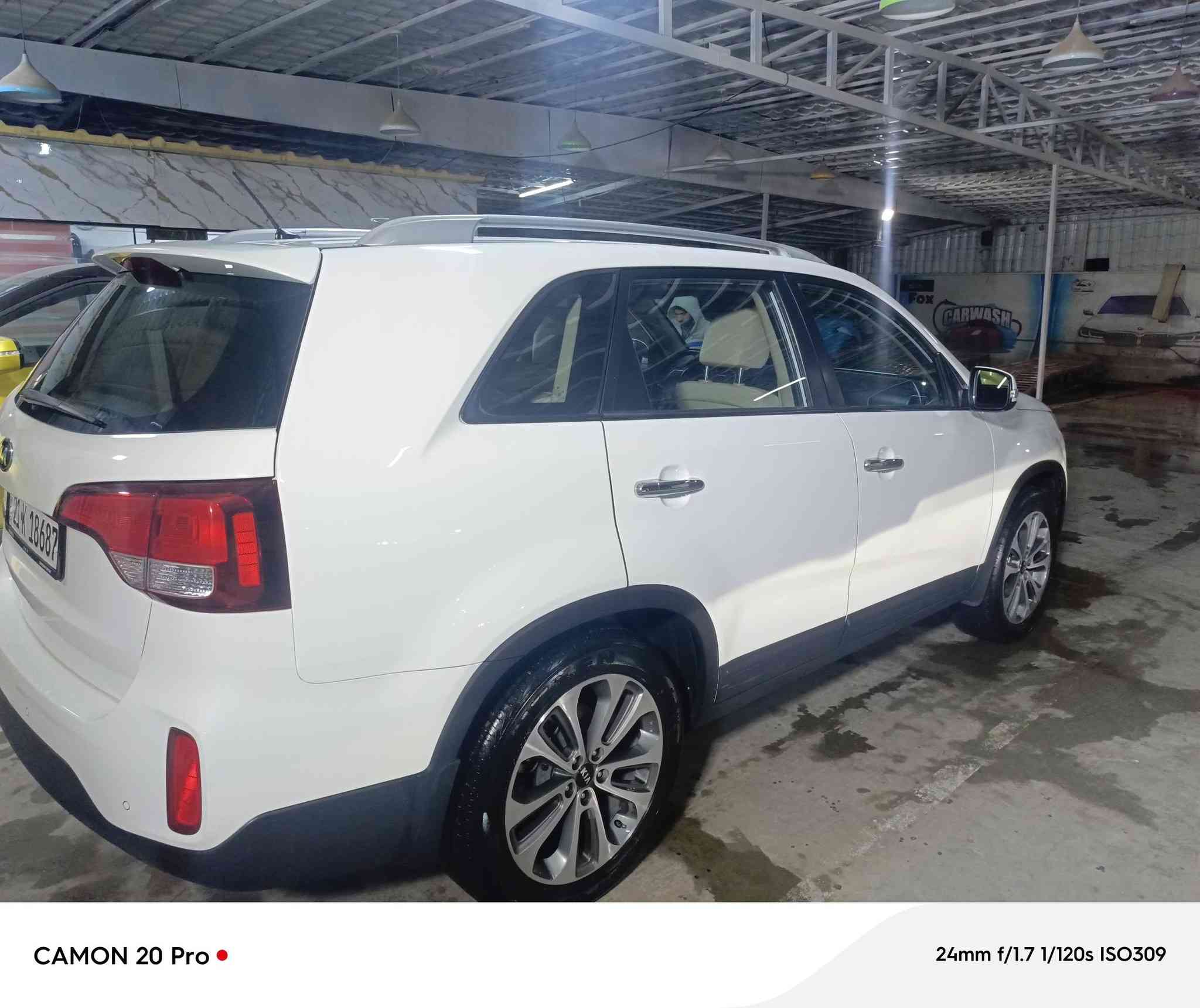 السلام عليكم بيع او مراوس 
سورنتو 2015 خليجي 4 سلندر لون ابيض ماشية 162الف كيلو مكفولة من الصبغ والبارد سنوية وهزة جديدة رقم سليمانية مواصفات
بصمة
7 راكب
3 قطع تبريد 
مري شفط
حساس امامي خلفي
السعر 175 مكاني بغداد الگريعات ***********
