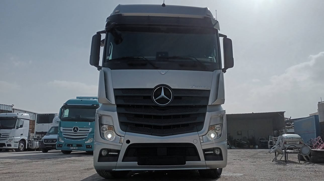 For sall :  Mercedes-Benz ACTROS 1858

الموديل: 2019

الممشى: 410,000 km

الوارد: ألماني

نوع الغرفة : ميجا سبيس 

الموقع: معرض صقر الهدى

رقم التواصل: 0786666214

#MercedesBenz #Actros1858 #TruckForSale #HeavyTruck


**إذا كنت صاحب هذا الإعلان وتريد حذفه لأي سبب، رجاءا أرسل رسالة إلى الدعم الفني**