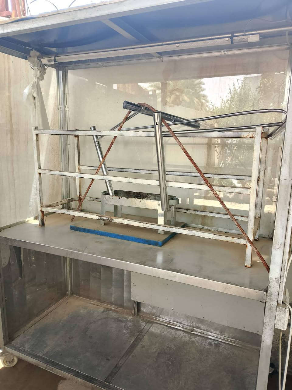 اغراض مطعم كامله للبيع************%***********
