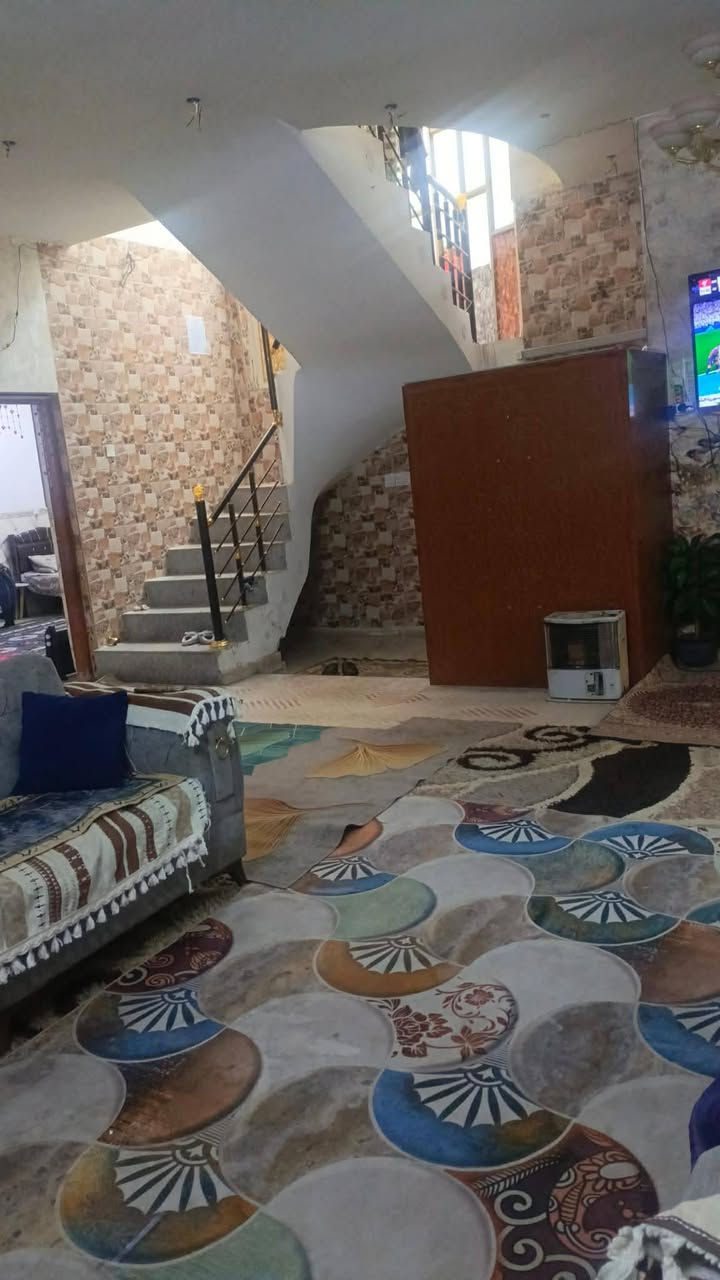 بيت للبيع طابو صرف مساحه 200متر نزال 20واجهه 10 مكان الشعب الحي الصناعي الاستفسار الاتصال على رقم ***********
