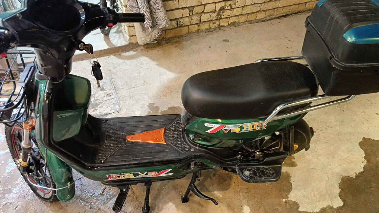 السلام عليكم 
دراجة شحن His v9
الدراجة مابيها نقص
خمس بطاريات جدد قبل شهرين اشتريتها ريان 28 امبير
وشاحنة 32 امبير وصولاتهن موجودات
بس المراية اليسرى مكسورة  فقط تكدر تصلحها  يم اي محل
السعر 300 وبية مجال
مكاني نجف حي النداء 
للتواصل *********** واتساب
