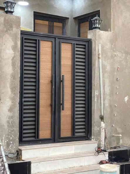 عمل كافة الأبواب والشبابيك والسقائف والمحجرات وباسعار تنافسية...
العماره حي الخليج 
***********
