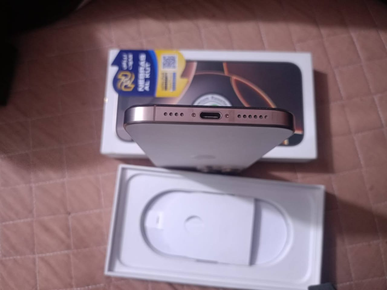 ايفون للبيع 16 برو ماكس السعر1400.    ***********
