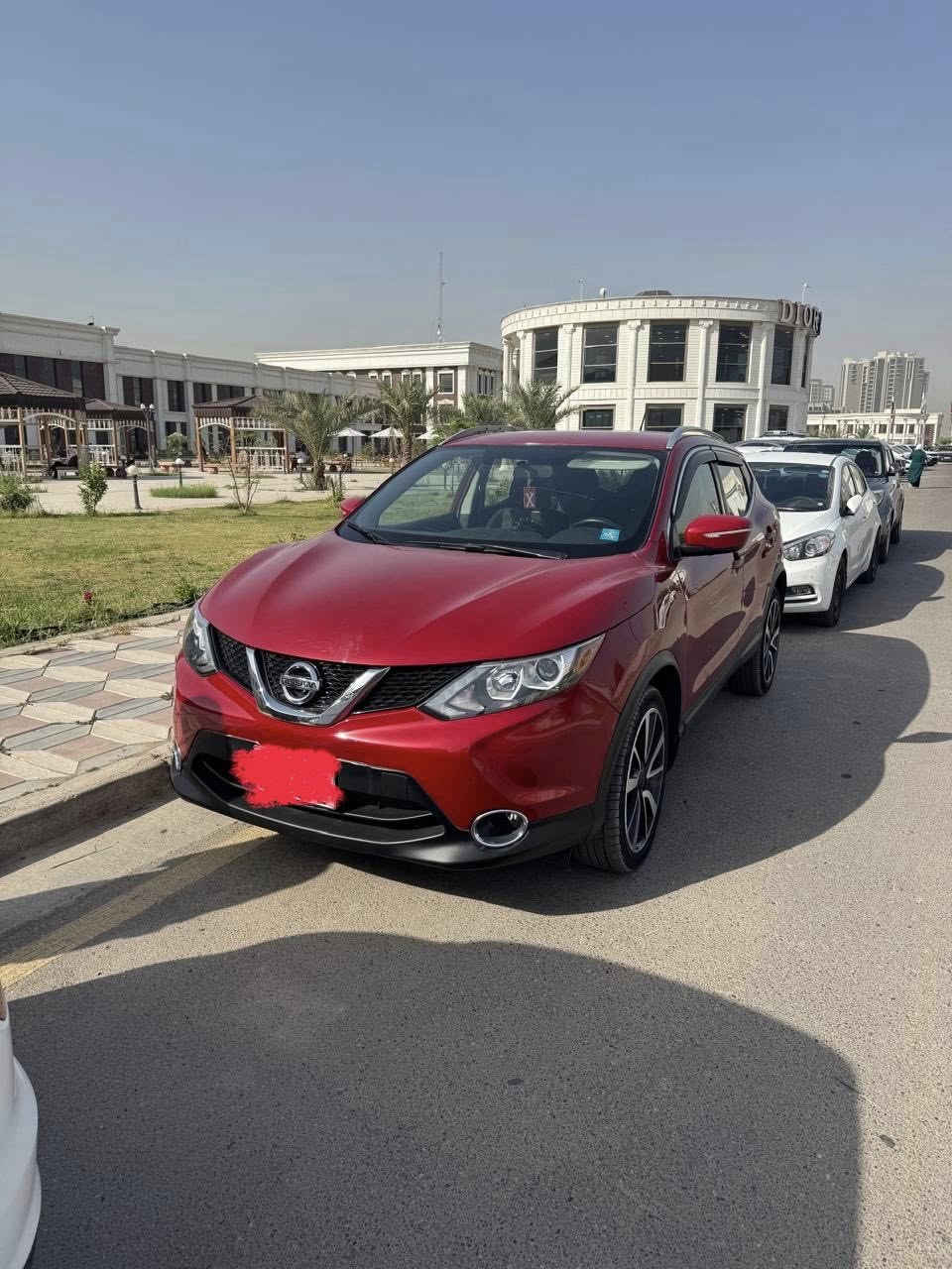 سلام عليكم نيسان روج سبورت sv 2017 وارد امريكي  
ضررها  بسيط وخلفي فقط وصور الحادث مرفقة مع الصور
في العراق بيها حادث شوية من دعامية وجاملغ جهة السايق
السيارة نضيفة لا لغود ولا شواصي
ماشية 61 الف ميل
محرك2000 
4سلندر مرغوب واقتصادي
 

شاشه جبيرة+ كامرة خلفية 

بصمه تشغيل+ مانع انزلاق +ABS
كهربائيات السيارة كلها شغالة وبحالة الوكالة
فول تحكم ستيرن

بلوتوث + AUX+ USB

تبريد قطعتين امامي خلفي 

رقم بغداد الجديد انگليزي

سعر السياره 135 ورقة وبيها مجال للشراي 

مكان السياره بغداد حي الحسين

هذا رقم صاحب السياره ((((   ***********)))) بي واتساب
