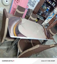 ميز طعام للبيع نظيف ست كراسي وياه للاستفسار هذا الرقم في واتساب 077050...