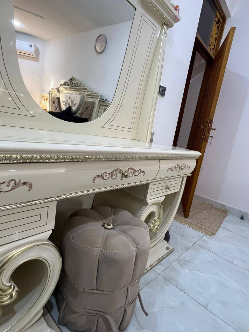 غرفه زان تصميم مصري ملكي جبيره ونضافتهة احلى من الصور للبيع ..


**إذا كنت صاحب هذا الإعلان وتريد حذفه لأي سبب، رجاءا أرسل رسالة إلى الدعم الفني**