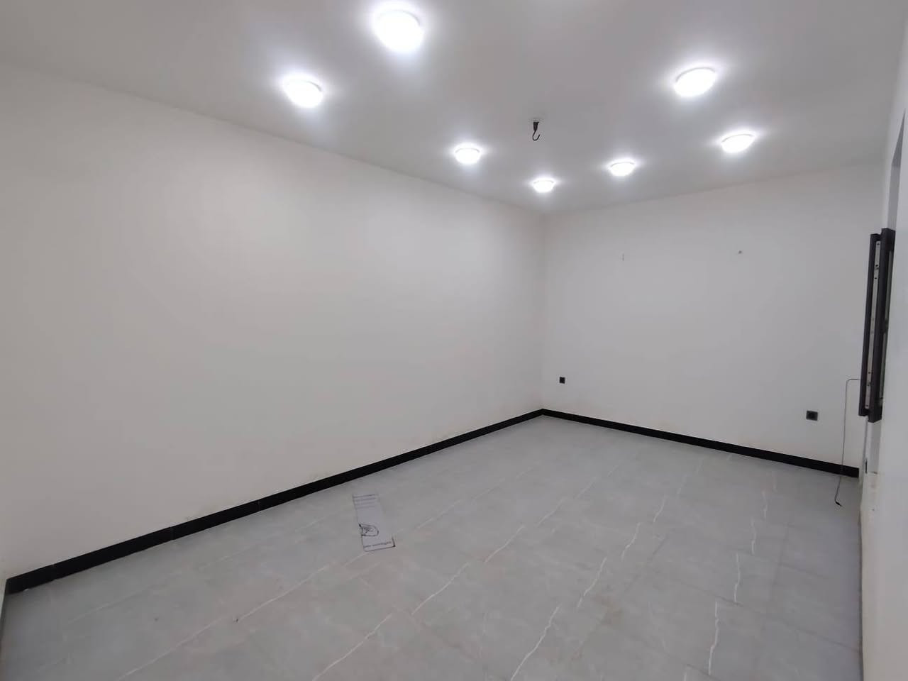 البيت للبيع طابو صرف 98 متر مربع طابقين بناء جديد حي العسكري شارع 30 قرب ابو حازم ابو الانشائيه سعر على الاتصال ***********
