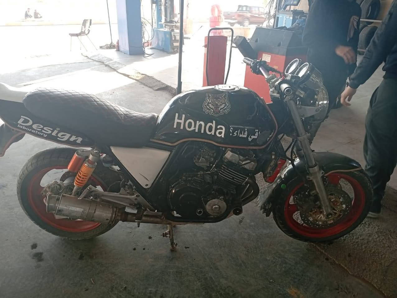 سلام عليكم دراجه سيبي جيل اول دراجه نكره بكل وقت وياهه زوج تايرات جدد او ناضافه خير من الله سعر1500 قفل مكان لانبار رمادي رقم ***********
