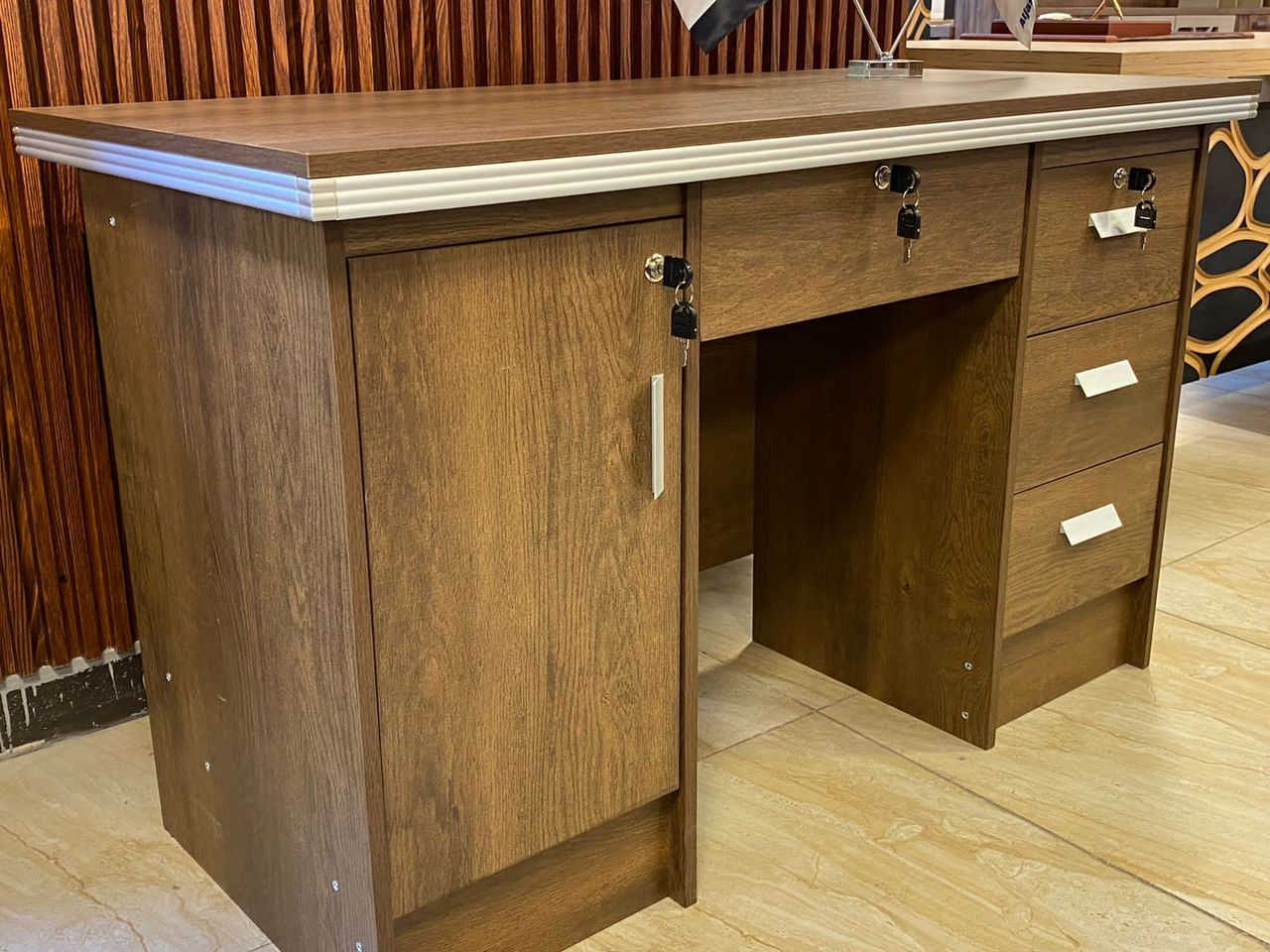 ميز مكتبي جديد 
عرض / 120 سم
سعر / 110 الف دينار
بغداد


**إذا كنت صاحب هذا الإعلان وتريد حذفه لأي سبب، رجاءا أرسل رسالة إلى الدعم الفني**