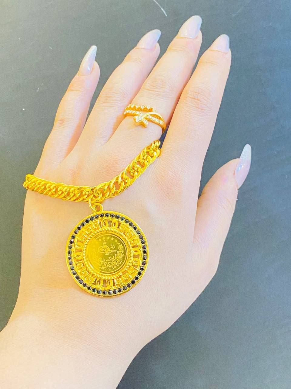 💵 سوار بتصميم ليرة 💵

💵 سوار ليره عصري حديث
💵 كوالتي ممتاز أصلي 
💵 ذهب برازيلي 
💵 غير قابل للصدأ 
💵 مصمم بلمسة جاذبية عصرية 

السعر : 7 الاف 
🚘 يوجد خدمة توصيل لجميع محافظات العراق ٤ الاف 🚘


**إذا كنت صاحب هذا الإعلان وتريد حذفه لأي سبب، رجاءا أرسل رسالة إلى الدعم الفني**