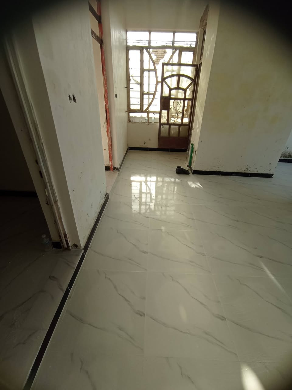 خلفة مصري لانواع تطبيق البورسلين سيراميك الكاشي والمرمر والجدران ارضيه وبيات درج  شغل درجه اولى ملتزم بالعمل يوميا التواصل***********بغداد
