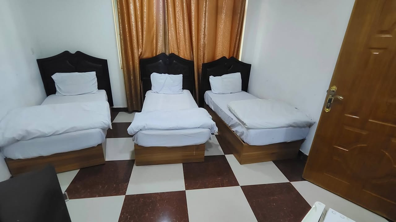 السلام عليكم ورحمة الله... 
يتوفر حجز الانفرادي والحملات في فندق الصادقين 
النفر 5 آلاف دينار 
كذلك يتوفر سكن للطلاب ايجار شهري واسعار مناسبة في فندق الصادقين 
مع كافة وسائل الراحة من الانترنت والتدفئة والتبريد وخط كهرباء ٢٤ ساعة
العنوان كربلاء - المركزية شارع العباس قرب قطع المحكمة
للحجز و الاستفسار الاتصال اوعلى الواتساب ***********
