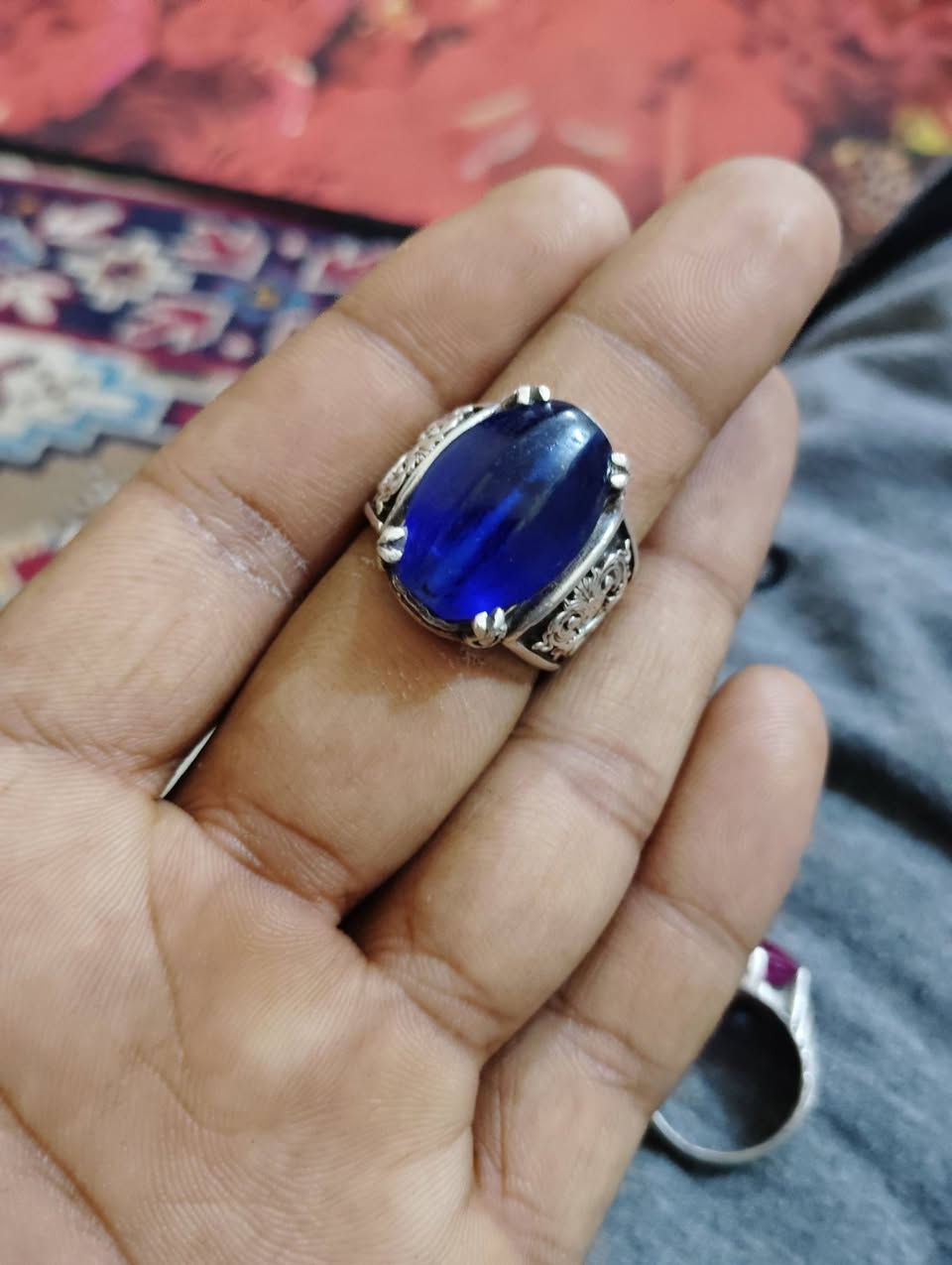 انواع من انواع البلور واليواقيت لا معروف عليها قديم سعره 500,000 مع المجال ***********
