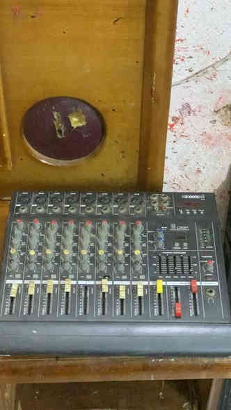 مكسر + سماعات للبيع بسعر 200 وبيهن مجال عنواني القرنه / حي الجمعه ***********
