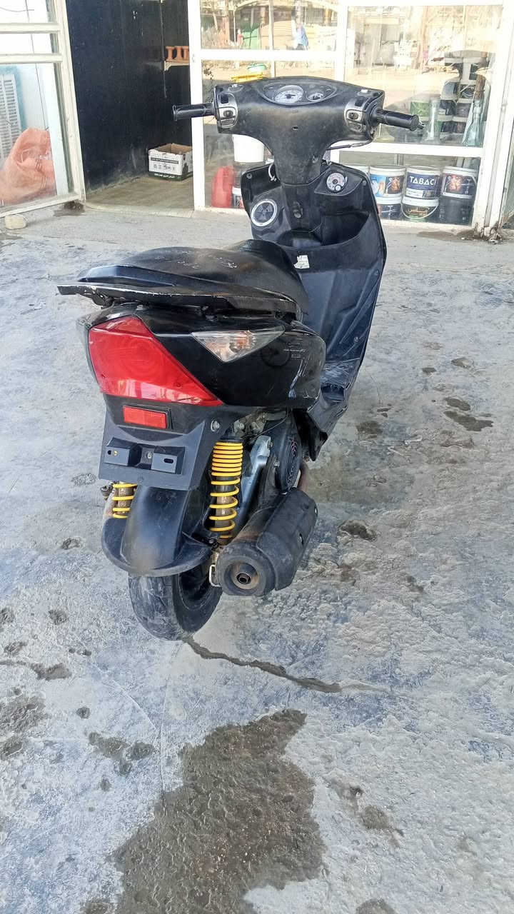 السلام عليكم دراجه ماكس ثعلب سرعه 140بدون اوراق دراجه خير من الله السعر 375وبيه مجال  بغداد المدائن ***********
