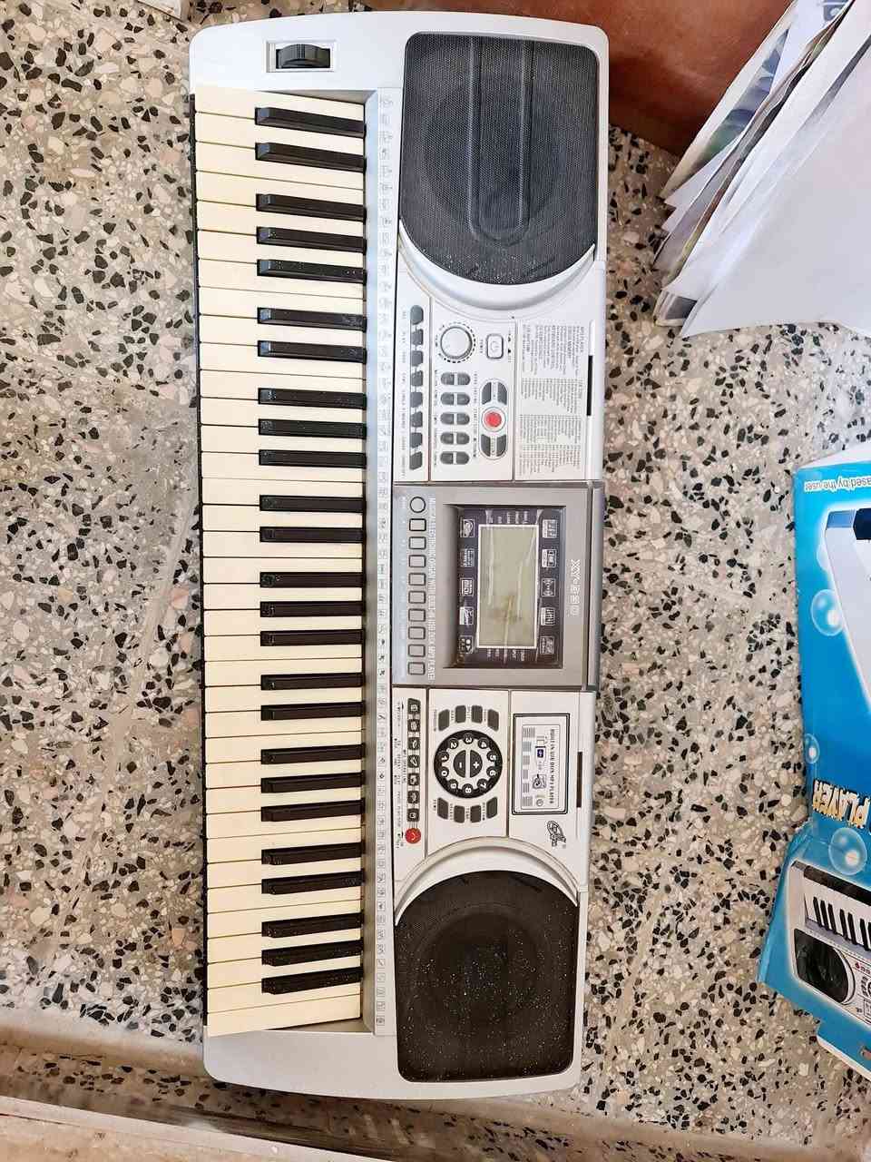 بيانو استخدام قليل بس الشاحنه وكعت ومتشتغل بس موجودة  للبيع بغداد


**إذا كنت صاحب هذا الإعلان وتريد حذفه لأي سبب، رجاءا أرسل رسالة إلى الدعم الفني**