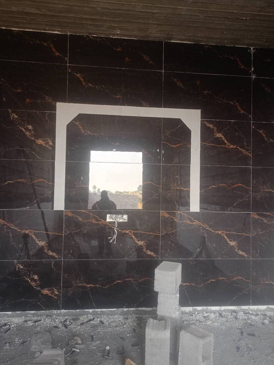 سلام علیکم خلفه سرمیک بورسلن 
جدرن رضیه ماده المتر ٦ وخبط المتر 7 ***********
