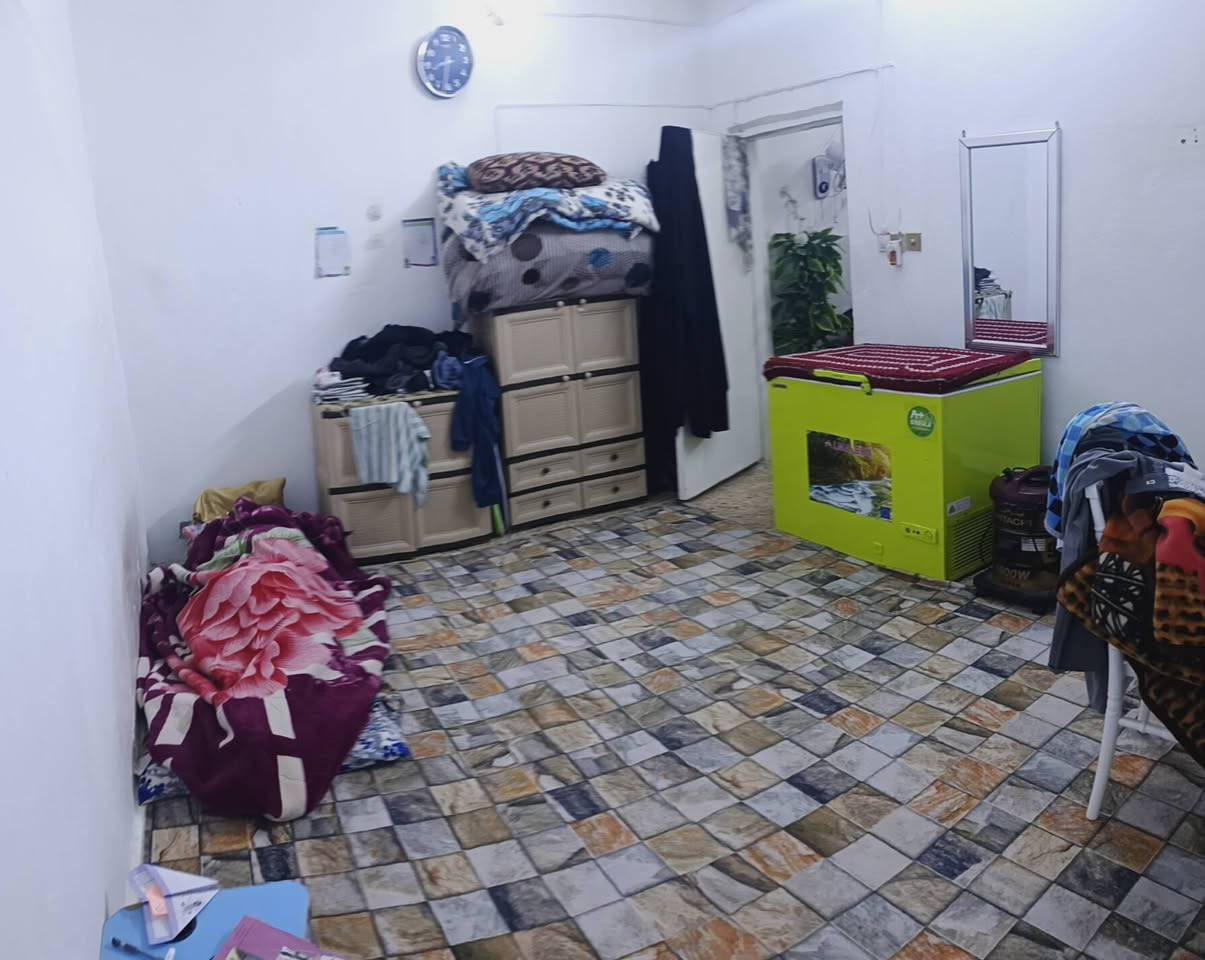 ------------------------------
بيـت للبيع 🏠: مساحة {100م} مـربع طابو صـرف طابـق و نص يحتوي مطبخ و صالة و استقبال و غرفتين و صحيات عدد [2]
العنـــوان"
«ميلاد حولي قرب مجمع السلام السكني» 

السعـر علـى خــاص←📲
===========---------------=============


**إذا كنت صاحب هذا الإعلان وتريد حذفه لأي سبب، رجاءا أرسل رسالة إلى الدعم الفني**