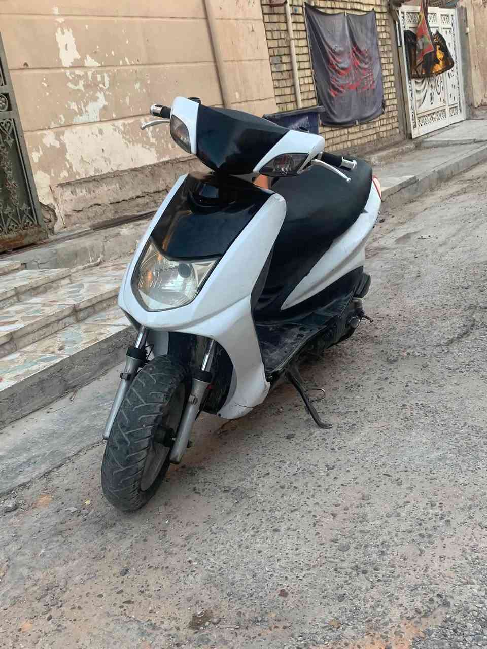 سلام عليكم شباب سكنس نثية١١٠ نكرة سلف بكل وقت بيهة نواقص خفيفة جملغ امامي وسبايدر كهربائية شغالة بس يراد كلوبات كلشي ما بيهن مكاني مدينة الصدر او حي اور سعرهة 350 وبيهة مجال رقمي ‪***********‬
