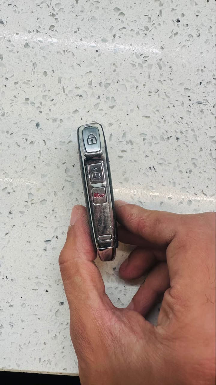 بصمة كيا سيلتوس اصلية
من موديل 21 وفوك 
فول تشغيل عن بعد مكاني بغداد
السعر 100 
توصيل 5 
*********** بغداد, العراق
