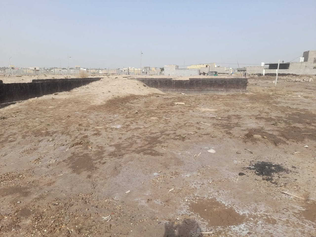 بتلو للبيع مساحة ٥٠٠ م طابو زراعي 
واجهة ١٥ م 
شارع ٧م 
٣ غرف نوم صالة استقبال مطبخ حار بارد  صحيات 
الموقع المعارة خلف الصورة 
للاستفسار أكثر الاتصال على ألارقام التالية *********** وامرسلة الصفحه خاص
***********
