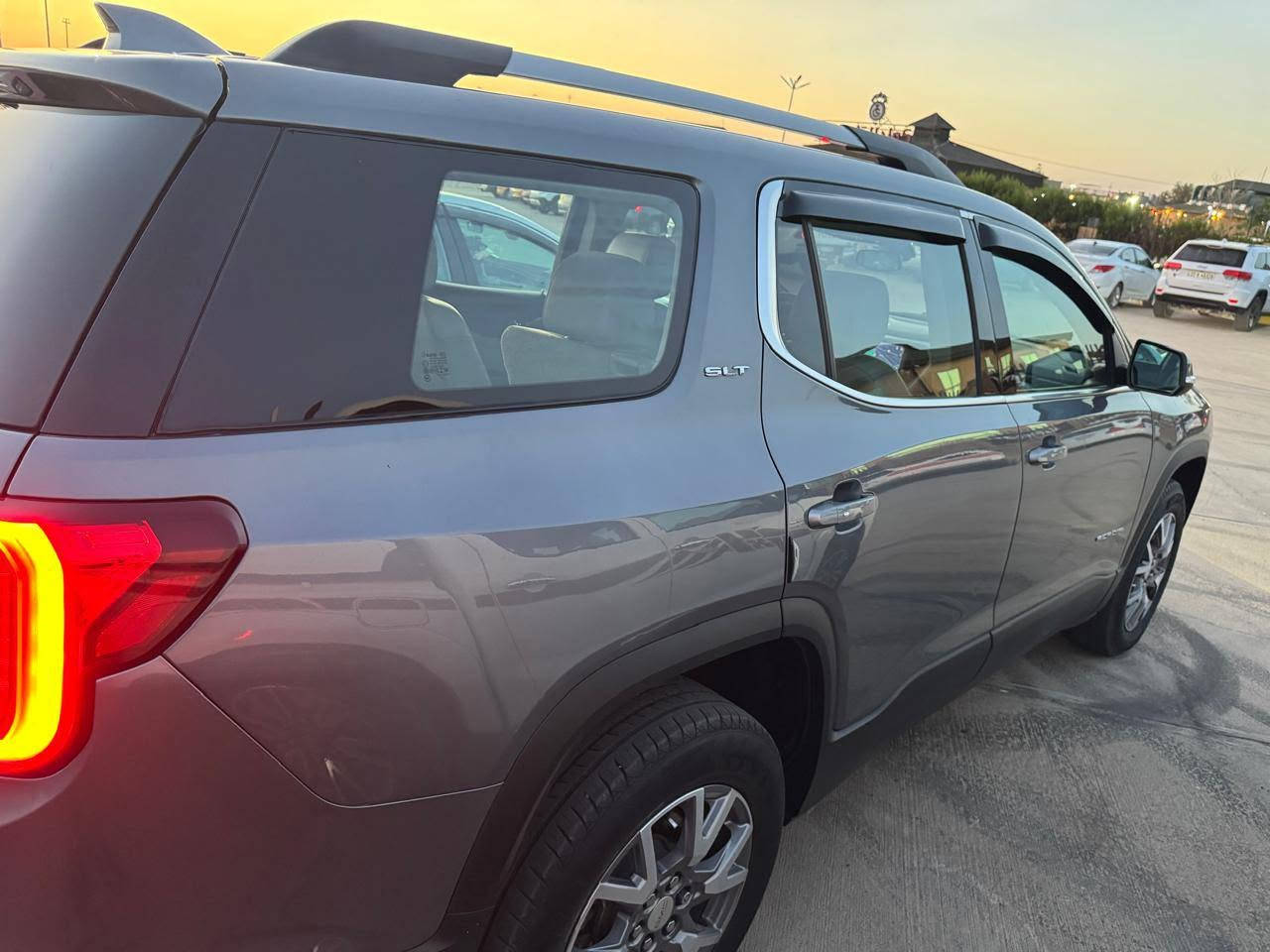 للبيع | GMC Acadia SLT موديل 2020
🔹 الفئة:  SLT
🔹 الموديل: 2020
🔹 عدد المقاعد: 7 ركاب
🔹 المحرك: V6 سعة 3.6 لتر
🔹 القوة: 310 حصان
🔹 ناقل الحركة: أوتوماتيك 9 سرعات
🔹 نظام الدفع: أمامي (FWD) 
✅ مقاعد جلد 7 ركاب
✅ المقاعد الأمامية كهربائية مع التدفئة والتبريد
✅ مقاعد الصف الثاني (VIP) منفصلة
✅ مقاعد الصف الثاني مع التدفئة
✅ بانوراما مزدوجة (عدد 2)
✅ كاميرات 360° (5 كاميرات: أمامية – خلفية – جانبية)
✅ شاشة معلومات وترفيه
✅ Apple CarPlay & Android Auto
✅ Bluetooth + USB
✅ تشغيل بالبصمة + دخول ذكي لجميع الأبواب
✅ تشغيل عن بُعد
✅ بريك إلكتروني (بصمة)
✅ صندوق خلفي كهربائي (Hands-Free)
✅ مرايا كهربائية قابلة للطي - - نقطة عمياء
✅ تبريد ومكيف ثلاثي المناطق
✅ تحكم كامل من المقود (ستيرن)
✅ نظام التوقف الذاتي في الزحامات
✅ نظام منع الانزلاق
✅ نظام منع الاصطدام
✅ نظام المحافظة على المسار
✅ رادار أمامي وخلفي وجانبي
✅ حساسات أمامية وخلفية
✅ نظام مراقبة النقطة العمياء
✅ ويل كروم
✅ مصابيح زينون
✅ دبل إكزوز
السيارة نظيفة استخدام شخصي منذ شحنها من أمريكا إلى العراق ماشية 40 ألف ميل (16 ألف ميل في أمريكا و24 ألف ميل في العراق) 
رقم اربيل ~ سنوية جديدة - هزة جديد - بطاقة بنزين  
صدر وكهربائيات وتبريد وكير بلادي وكالة النظافة 
الضرر// صور الحادث مرفقة مع الصور – البجم كبس – الايرباك فقط البردات
السعر مراسلة على الخاص وتدلل ومجال بالسعر للشراي@
السيارة بأسمي وشرط التحويل
مكان السيارة كركوك
للتواصل  ***********
