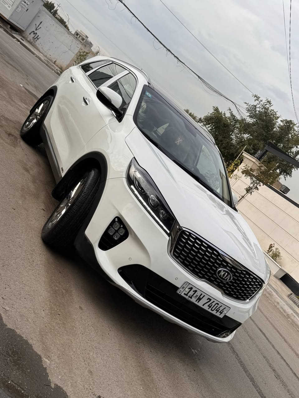 للبيع كيا سورنتو موديل 18  فول مواصفات خليجي 6 سلندر ماشيه 73 الف كيلو حقيقي محرك وكير كفاله السياره مكفوله من الصبغ والتبديل والفتح فقط مكانات بارد بسيطه مواصفاته
بانوراما 
بصمه
كشنات كهرباء 
كشن حار بارد
لايت عدسات داينمك متحرك مع الستيرن
حساس امامي خلفي
شاحن وايرليس
بردات خلفيه
7 راكب
مري شفط
3 قطع تبريد
هاند بريك بصمه 
السياره اعلى مواصفات بالسورنتو وبعده على وضع الشركه كتلوكاته موجوده والبصمه الثانيه ممستعمله والسبير ما نازل
السعر 243 وبيه مجال مكاني بغداد
***********
