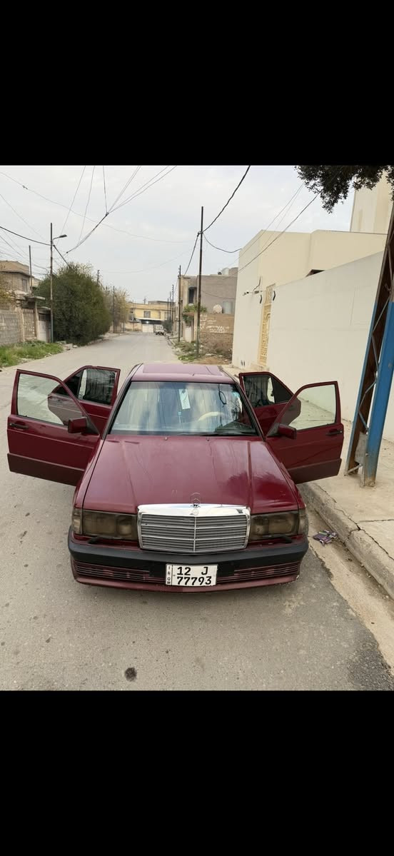 السلام عليكم 

للبيع مارسدس 190
موديل 89 محدثه 91
دعاميات M
سلايت 
داخل جلد 
محرك 4 سلندر كابريته 
كاربون بانزين بيها 
شرط التحويل 
صبغ جماليه بدون ضرر 
السياره حيل جديده 
الموقع موصل حي الطيران 

السعر 55 وبيها مجال للطيبين 
غير متواجد عل خاص فقط عل رقم *********** 
***********
