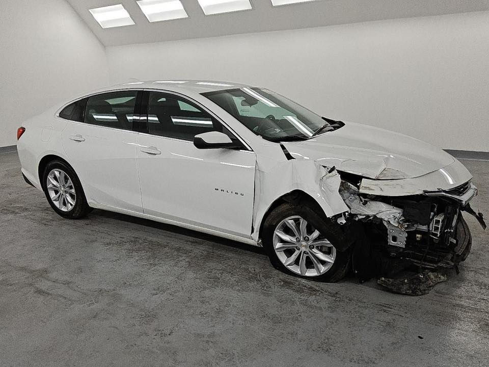 السلام عليكم
شوفرليت ماليبو 2023 فئة LT رقم اربيل وكالة او تحويل مضمون وصور الحادث مرفقة 
المواصفات : بصمة تشغيل / كرسي كهرباء / تشغيل عن بعد / تحكم ستيرن / شاشة كبيرة / تدفئة كشنات / رادار امامي / اطفاء ذاتي / بلوجكتر LED / ويل كب  / قطعتين تبريد / مانع انزلاق / بلوتوث / اواكس / USB / محرك 1500 T
منضومة زنون 200$ 
تخم تاير 200$

السعر 135 وبيها مجال حك الجيه 

 ‭0773 750 7740‬
