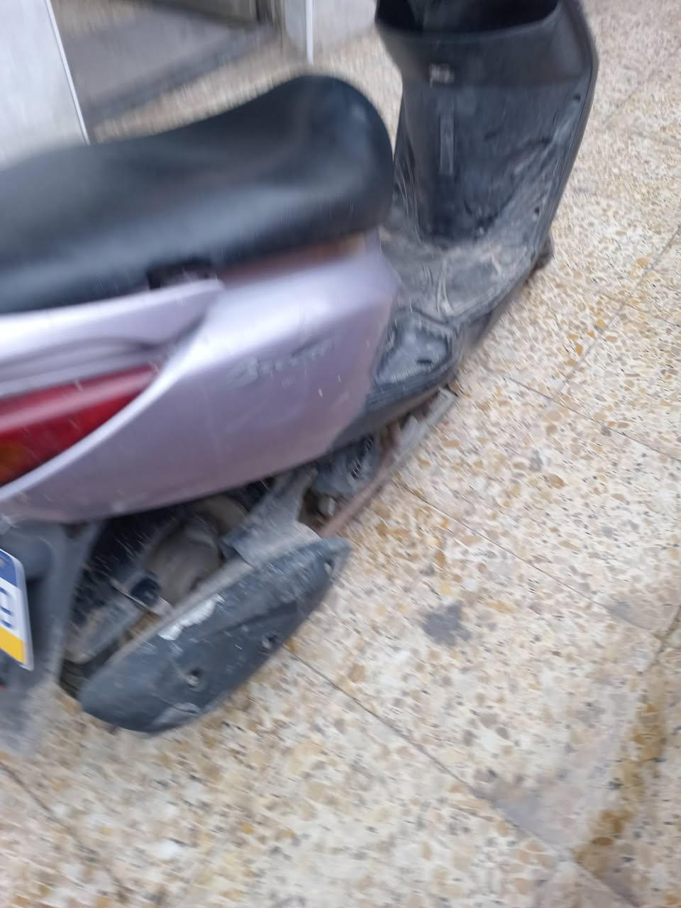 السلام عليكم دراجه بريز للبيع دراجه مكينتها  خرسه داخلها املح بلاد ي كفرها بلا دي كهرباياته كامله سلف هندر دراجه نكره بكل وكت صبح عصر ليل بريكات يخبلن بغداد الحسينيه قرب مطعم الءمير  الرقم ***********
