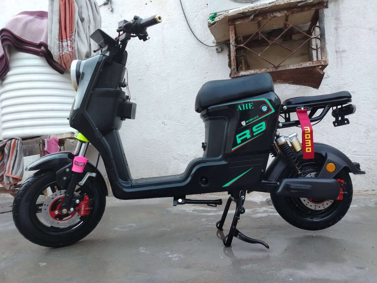 دراجه ار 9 دراجه ماسه لشهر من ماخذها دراجه جديده كهربائياته كلها شغاله ما عنده بس  كهربائياته كلها شغاله ما عنده بس الاشاره واقفه دراجه نظيفه ما بيها شيء بطاريات 32 امبير السعر 400 وبيها مجال قليل عنوان البصره الزبير المحكمه الجديده ومستعجل ***********
