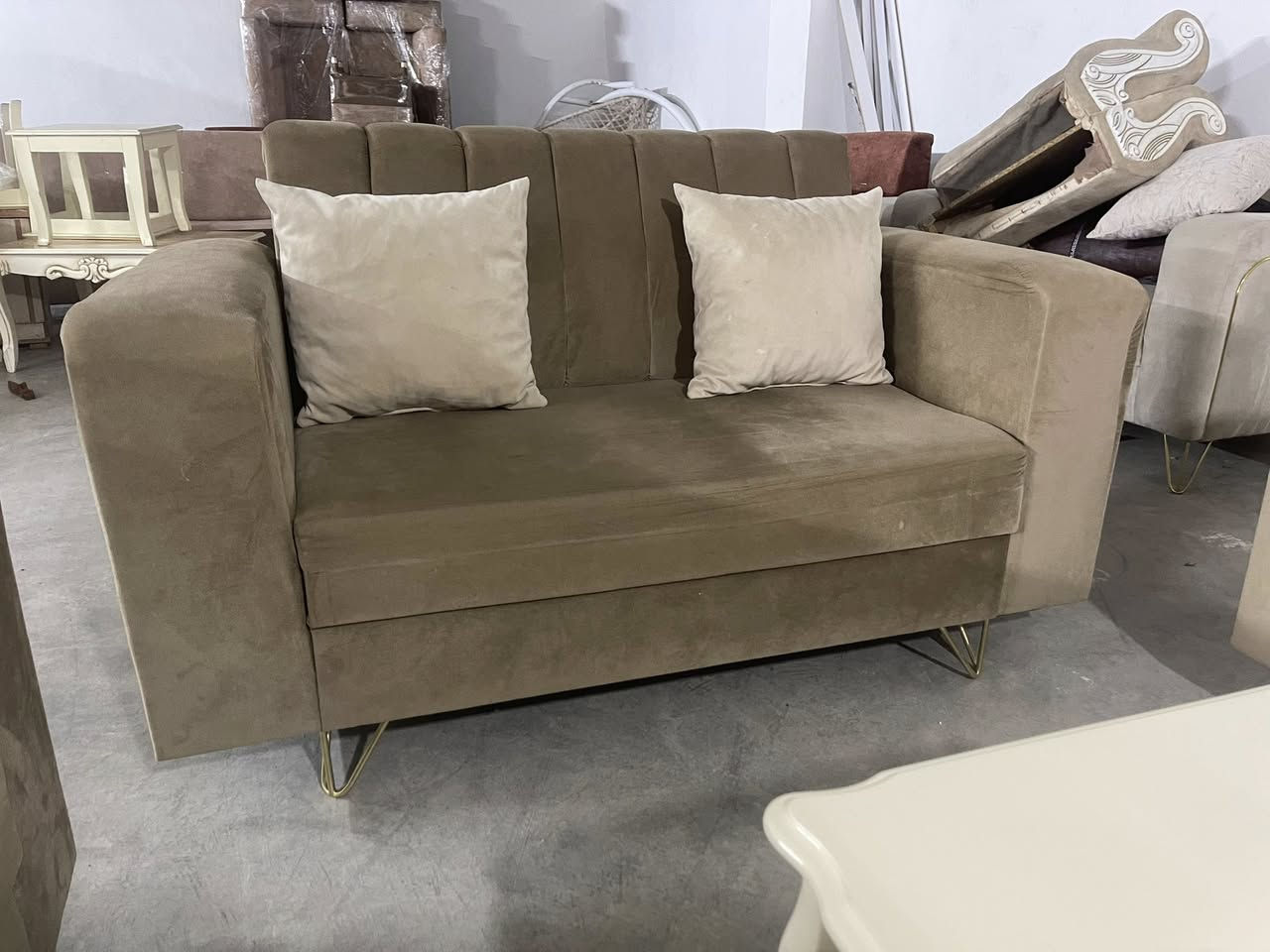 تاقمی میوان
هاتینەوە بە تاقمێکی میوانی 10نەفەری
 دەست کردە زۆر پاکو بێ عەیبە 
ژم***********
