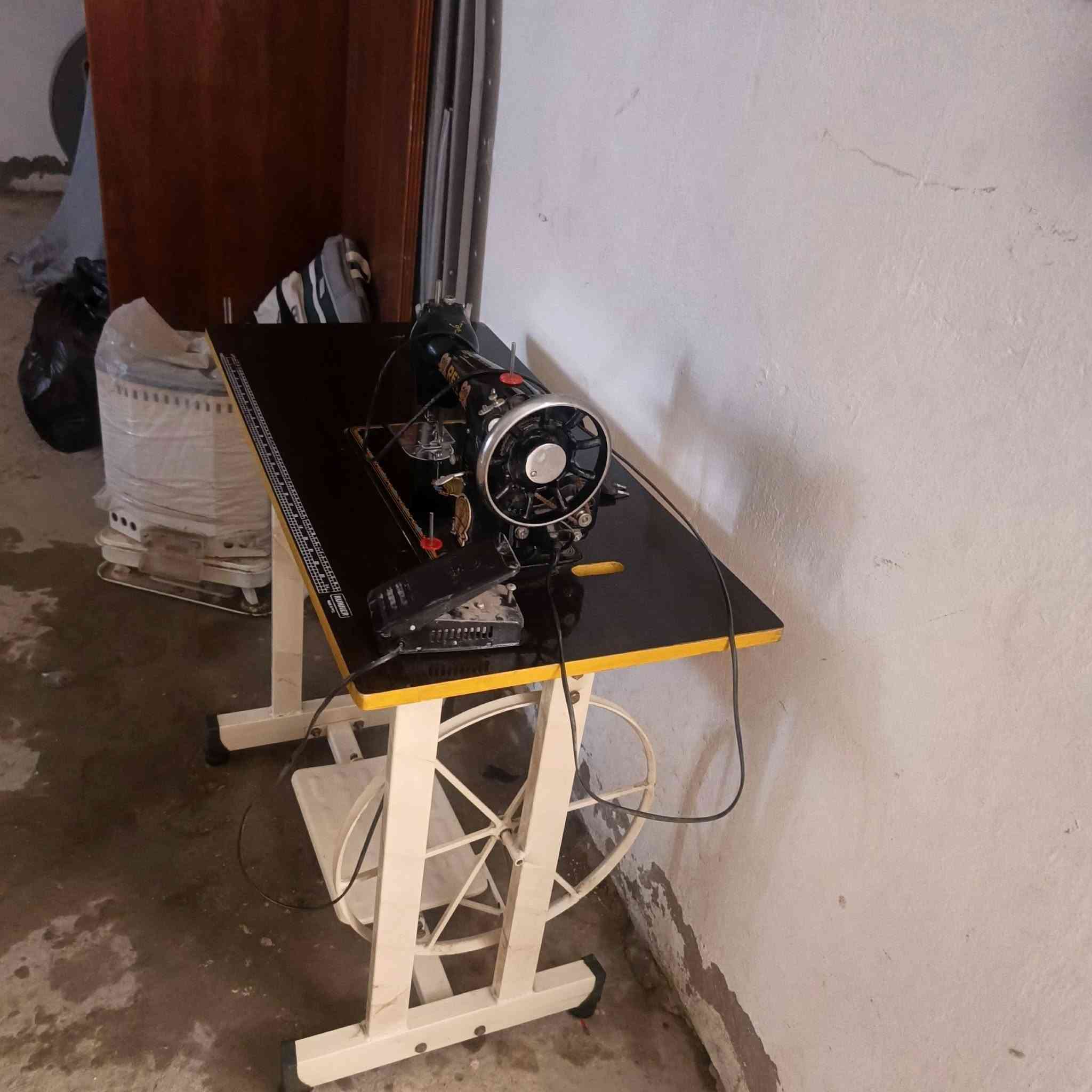 مكينه خياطه للبيع
مكينه نضيفه خياطهه عدل وجديده بل جيس بعده ما مشتغله هوايه مكاني ديالى بعقوبه السعر خاص هذه الرقم اتصلل وتدللل ***********
