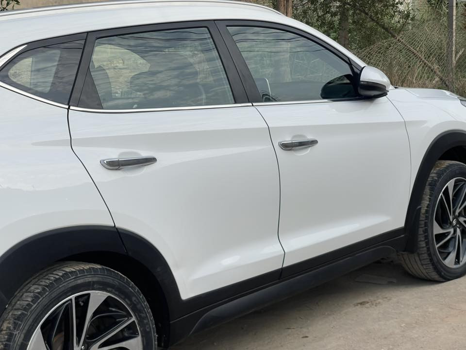 توسان 19 كفاله عامه 
ماشيه 65 كم 
رقم اربيل 
مكانه ديوانيه 
سعر 200
*********** وات ساب
