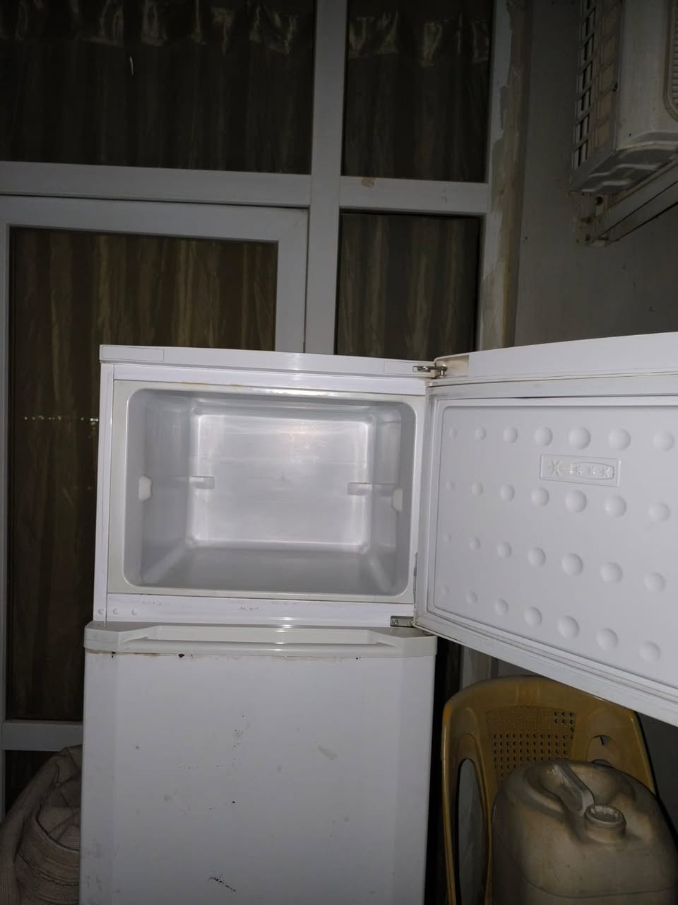 ثلاجة ودوشك جرابية نفرين للبيع
***********
