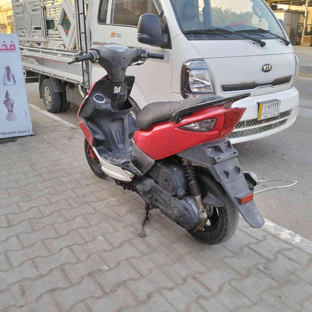 للبيع ماكس مضلع كابريتر ختم واحد ويا المكينه مفتوحه ولفات فقط والباقي كله على وضع الشركة مكفوله من التنقيص والتبخير كهربائيات كلها شغاله لايت اشاير سكنات اصطاب خليه عينه لونين كيج بانزين قفل ستيرن قفل جوزه سعرها 750 وبيها مجال قليل مكاني بصرة ابو الخصيب.
ليشوف روحه يحجي هواي لايوصل يمي 
*********** البصرة, العراق
