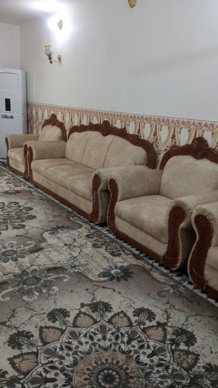 للبيع: تخم قنفات (7 قطع) نظيف جداًالتخم يتكون من 7 قطع ضخمة (2 قنفات كبار + 5 مقاعد صغار)شبه مستخدم نظيف جداً (مثل الجديد).
السعر: (مليون و100) وبي مجال بسيط للشراي الجاد.
للتواصل: يرجى المراسلة على الخاص (Messenger) أو الاتصال على الرقم: (***********)
