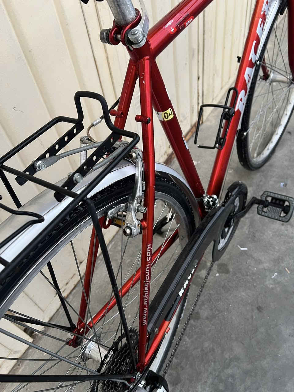 پاسکیل  RACER
حجم ٢٨
مارکە سویسری 
بالەی ئەوروپی 
٨-٣ کێڕەکانی
سیتم shimano 
جملخەکانی پلاستیکە
لیرە بەکار نهاتوە 
فریم ٥٨
جسم ئاسنە 
پاسکیلی رێگای دوورە
ناونیشانمان /کلار -رزگاری  بەرابەرشارەوانی
ژ.م ***********
