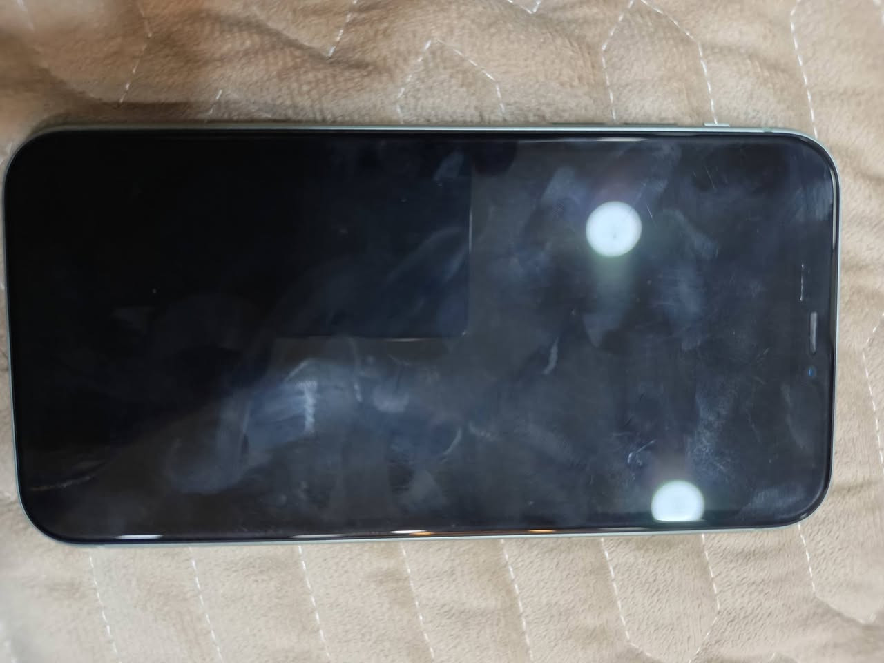 ايفون ١١ عادي نظيف مامبدل بيه شي ابدا فقط لون احمر بشاشة خفيف سعره 200 الف 
بغداد
*********** اتصال فقط او راسلوني مسنجر موجود
