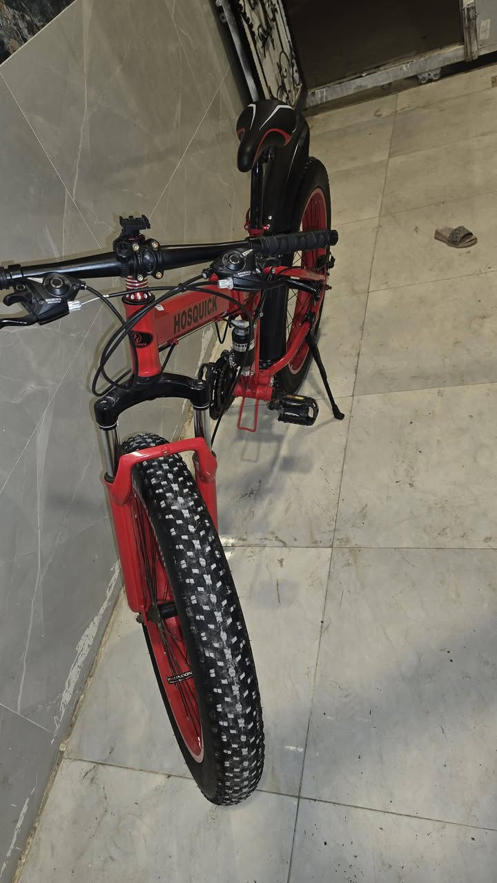 بيسكل دبابه حجم 26 
يحتمل اوزان عاليه فوك ال150k
ملاحضه البيسكل جديد واحله من الصور
كربلاء شارع الحولي 100 خلف السفاره التركيه 
 خاص موجود وتساب موجود
***********📞
***********📞
