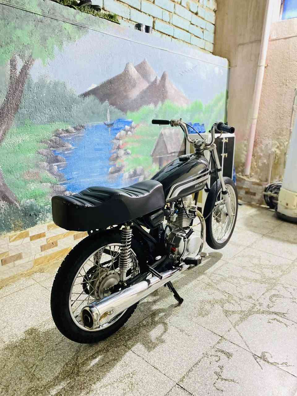 سلام عليكم دراجه تعمير كلك كلك  محرك شلامجه تعميره مديل ماعوزه برغي ٢٥ دراجه حلوه شلعه ومعدل فول دراجه نصبه تخبل العنوان الناصريه مركز السعر٥٢٥ وبيه مجال الرقم ***********
