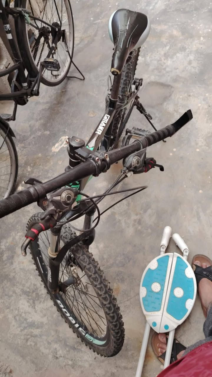 سلام عليكم بايسكل كيمو نظيف بريكات شغاله تايرات جديد سعر ٤٥الف وبي مجال العنوان كركوك دوميز ***********
