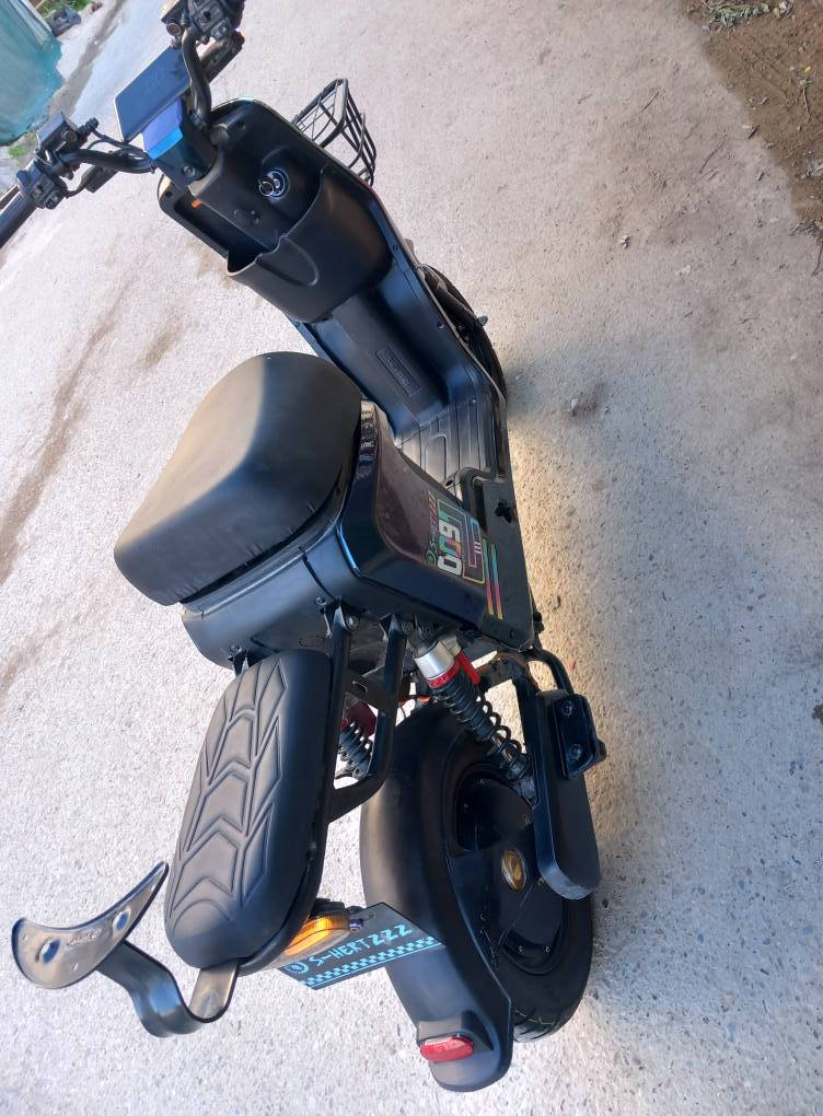 دراجه ار ٩ موديل ٢٥ اخو جديد بطاريات دبل ٥ اكبار دراجة نظيفه تاخذها علا فحص سعر ٣٢٥ وبيها مجال بعقوبه مدخل المفرق *********** بعقوبة, ديالى
