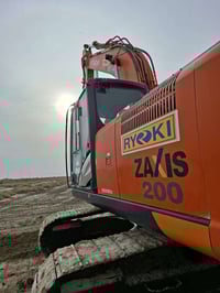 عندك قطعه بيت تفليش انه جاهز وبنسب السعار  للستفسار 07856286108