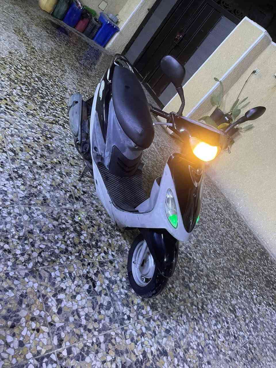 ماكس 120 دراجه نضيفه
يرادله تاير امامي تعبان 450 وبيه مجال 
بغداد الامين الثانيه ***********
***********
