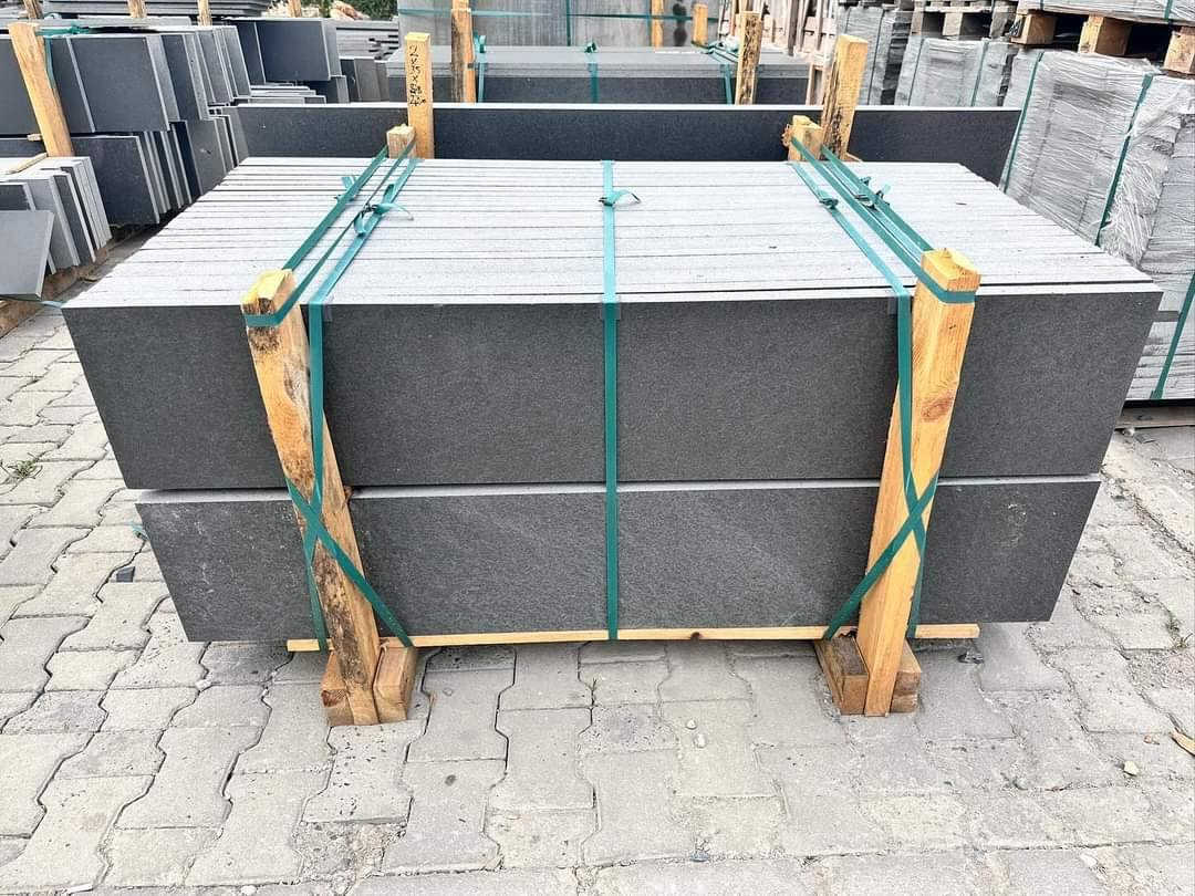 حجر البازلت الطبيعي
#stone 
#basalt


**إذا كنت صاحب هذا الإعلان وتريد حذفه لأي سبب، رجاءا أرسل رسالة إلى الدعم الفني**