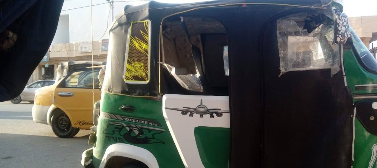 تكتك موديل ٢٢ للبيع بي ضربه من جهة اليمين ومصلحه ما بي أي نقص جاهز من كلشي ناعمه وخير من الله السعر ٥ ملايين و٩٠٠ بيها مجال ***********
