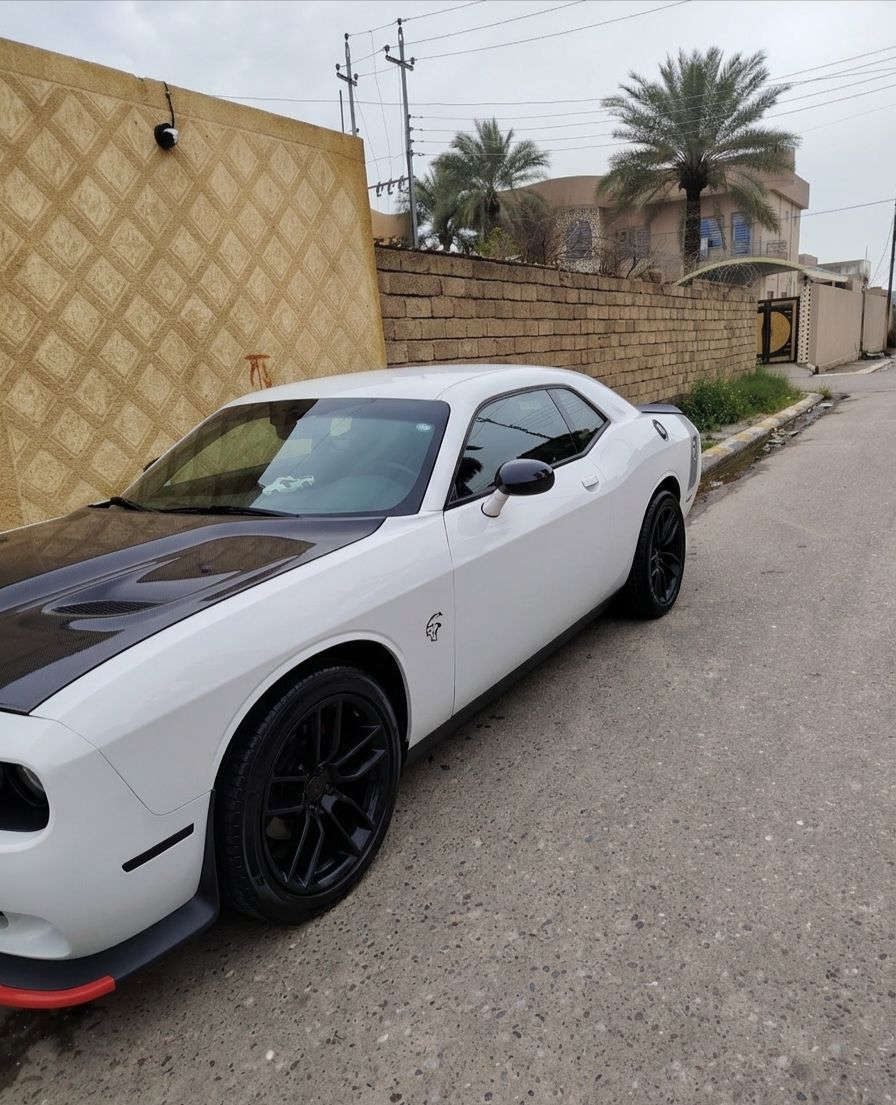 السلام عليكم 
دوج جالنجر V6 SXT 
الموديل 2017 
رقم اربيل 
ماشيه 90 
الضرر جاملغ امامي وجاملغ خلفي بدون دواخل البنيد محدث 
السياره جديده وحلوه مابيها الشخط 
عليها برمجه مراوح وحماوه 
عليها شاشه اصليه مال GT 
تايرات تو سايز اصلي 
وياله سكان باك 
دفيوزر وترتيب زرع عدسات  السياره مصروف عليها خير من الله 
محرك كير تبريد تدفئه كله شرط 
السعر 160 $ 
مكاني صلاح الدين بيجي 
***********
