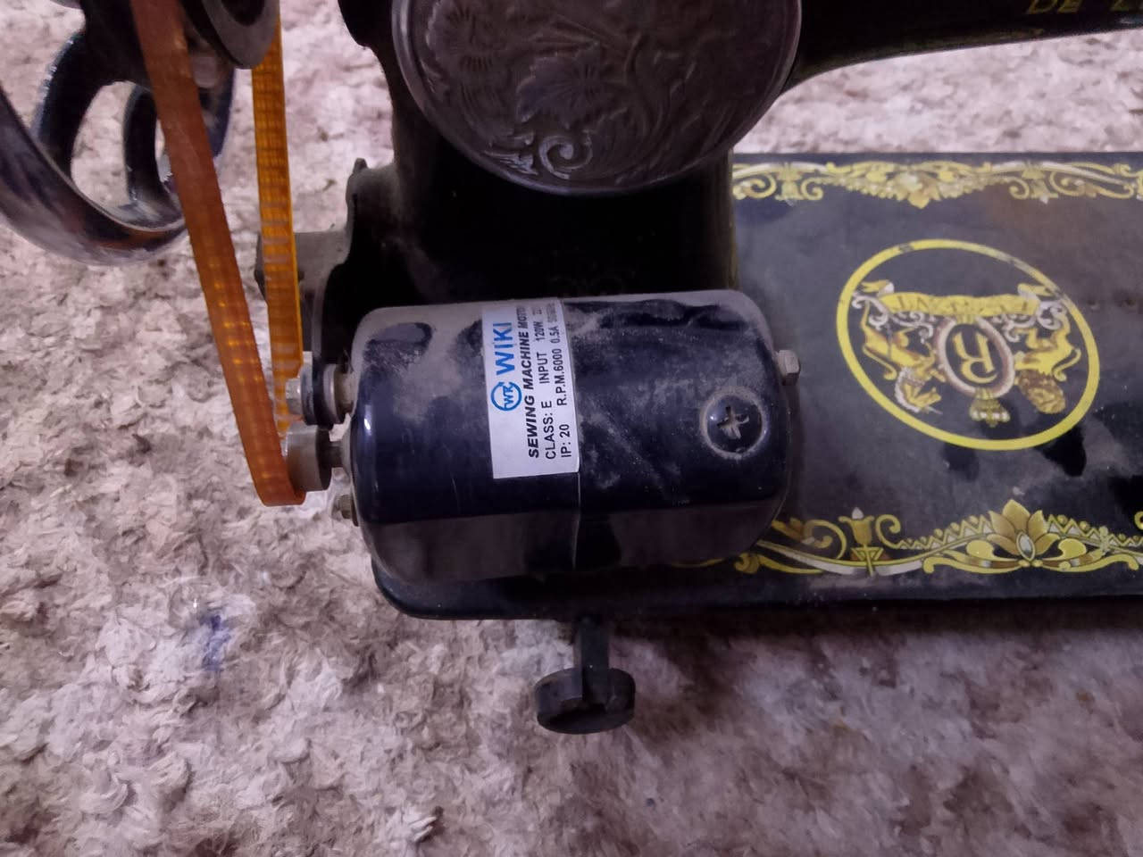 السلام عليكم مكينه قديمه شغاله كامله مع الميز للبيع


**إذا كنت صاحب هذا الإعلان وتريد حذفه لأي سبب، رجاءا أرسل رسالة إلى الدعم الفني**