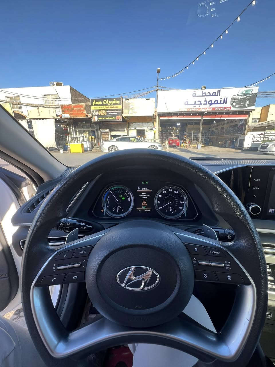 سلام عليكم سياره للبيع مديل 2023
مواصفات 
كير بصمه 
تشغبل عن بعد 
تشغيل بصمه 
محركه 1600
شاشه تدعم كار بلي 
تبريد قطعتين 
تبديل دعاميه سبورت بلادي 
سياقه ذاتيه 
تحديد مسار 
تحديد سرعه 
ماشيه 45الف
سياره ما مصبوغه شبر 
جاملغ خلفي راجع على البارد مثل ما موضح بل صوره 
رقم نجف 
سعر السياره 190 او بيه مجال 
الي يحب يستفسر على رقم ***********
